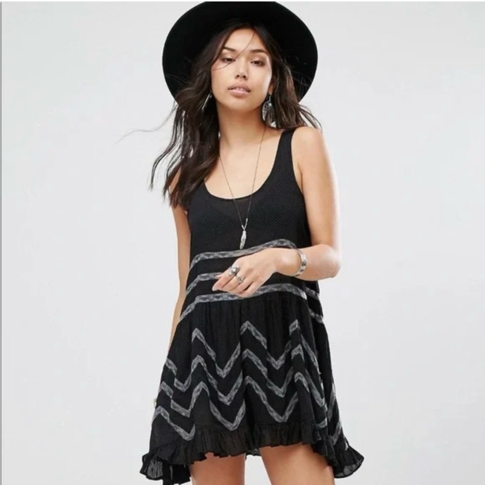 NWOT INTIMATELY FREE PEOPLE NWOT XS black boho floral sleeveless lace tr…